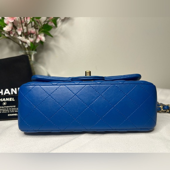 CHANEL Classic Mini Rectangular Flap Bag Quilted Lambskin Blue / Gold - Picture 7 of 12